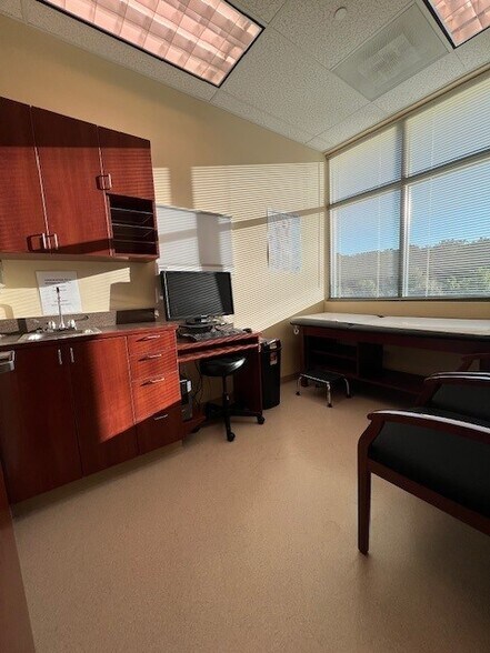 More Photos Of 246 Hamburg Tpke, Wayne Medical For Sale