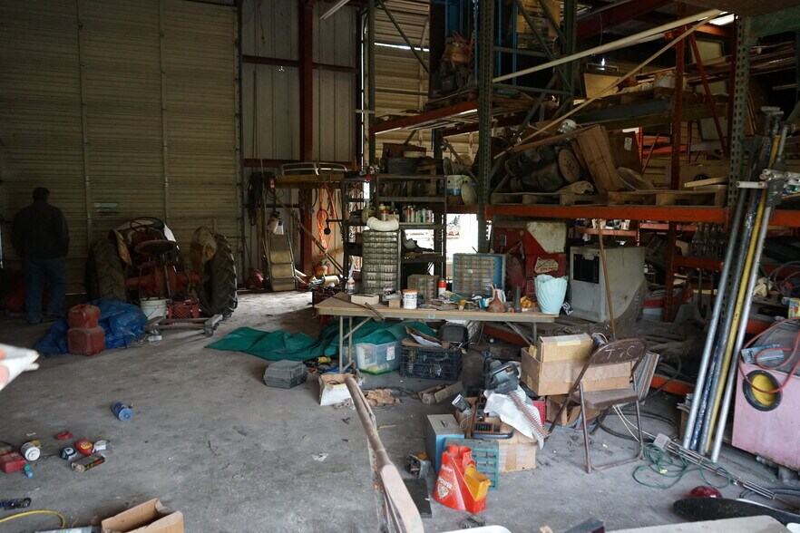 More Photos Of 140 Mosely, Livingston Light Distribution For Sale