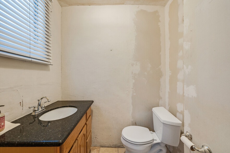 More Photos Of 1755 Washington Ave, San Leandro Bar For Sale