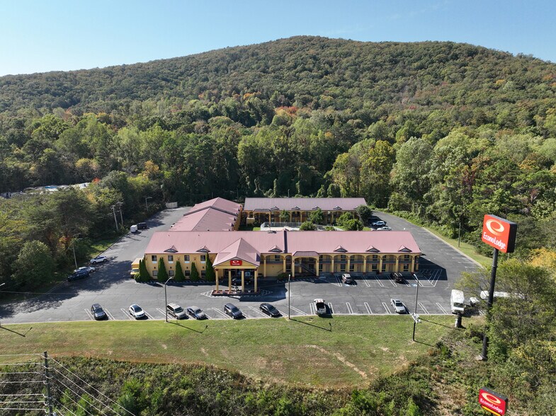 More Photos Of 1507 N Tibbs Rd, Dalton Hotel For Sale