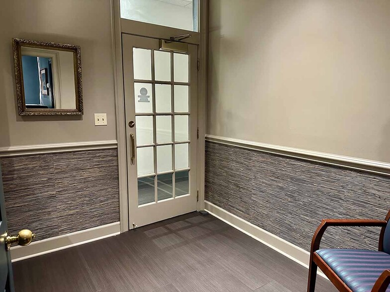 More Photos Of 128 E Market St, Johnson City Office For Sale