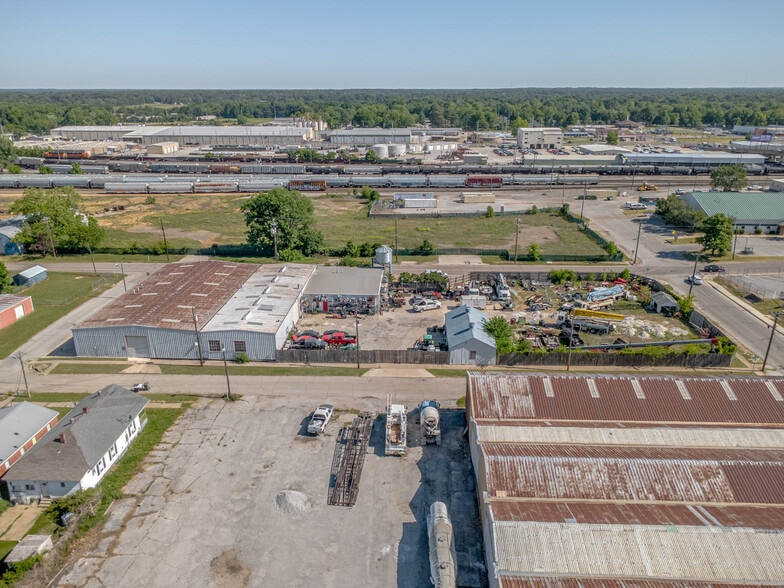 More Photos Of 301 Burke Ave, Jonesboro Warehouse For Sale