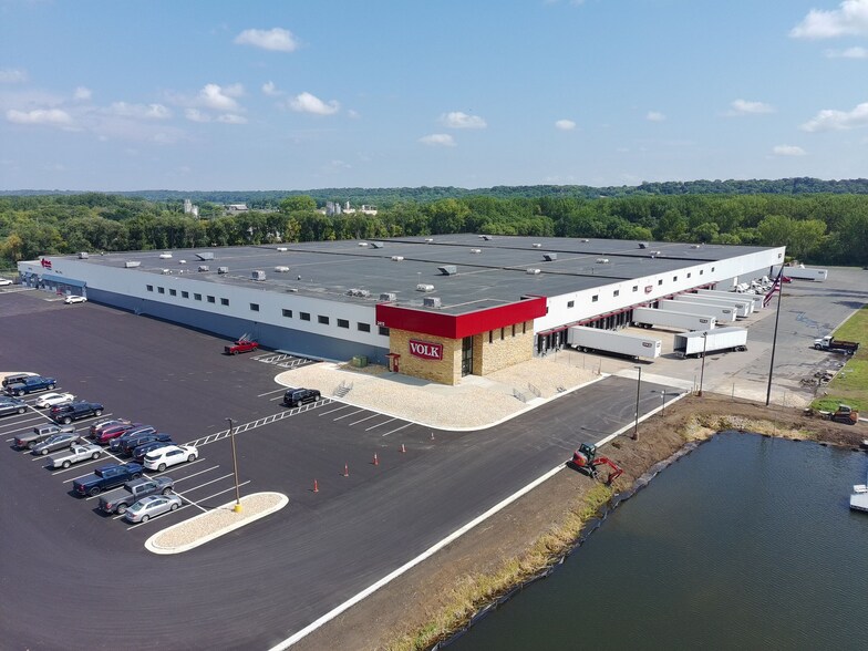 More Photos Of 2415 3rd Ave, Mankato Distribution For Lease