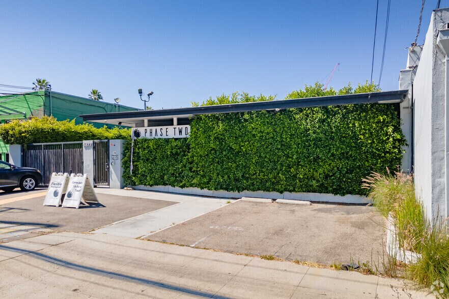 More Photos Of 5877 Obama Blvd, Los Angeles Loft Creative Space For Lease