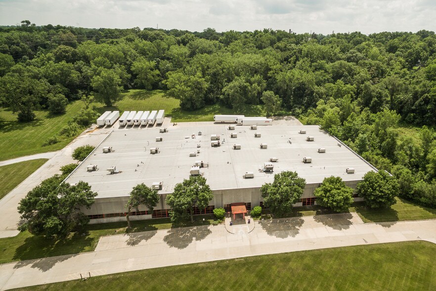 More Photos Of 1202 Thomas Beck Rd, Des Moines Flex For Lease