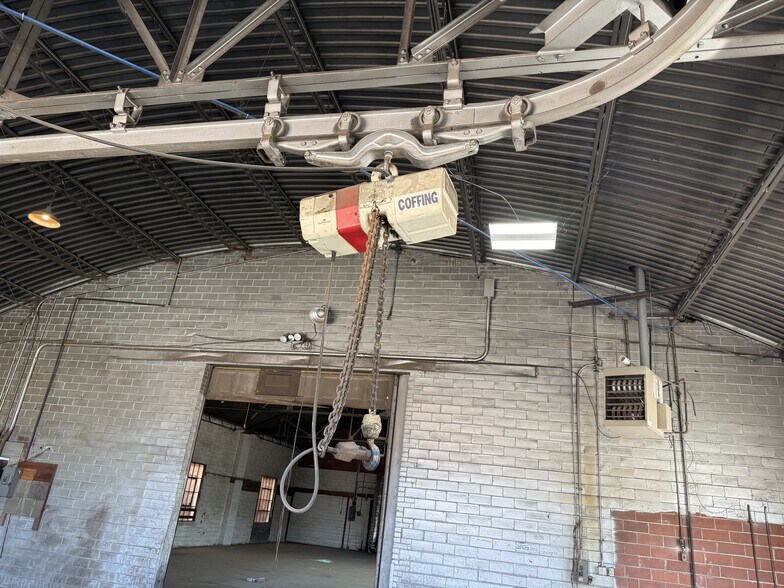 More Photos Of 1704 NW 6th St, Oklahoma City Warehouse For Lease