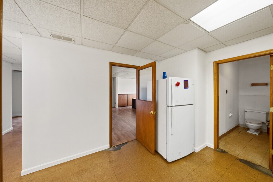 More Photos Of 115 Roosevelt Ave, Belleville Industrial For Lease