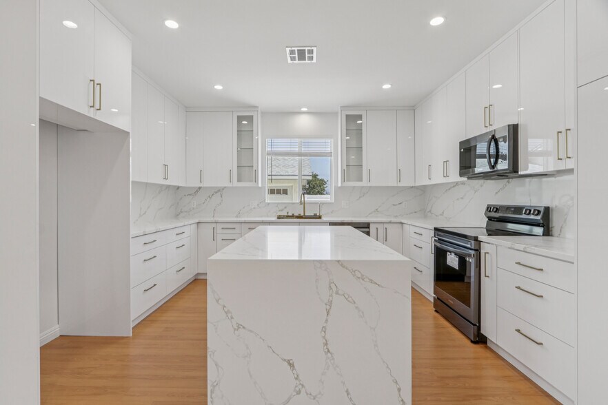 More Photos Of 17148 Stare St, Northridge Apartments For Sale