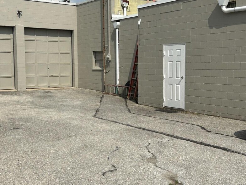 More Photos Of 134 Baltimore St, Hanover Flex For Lease