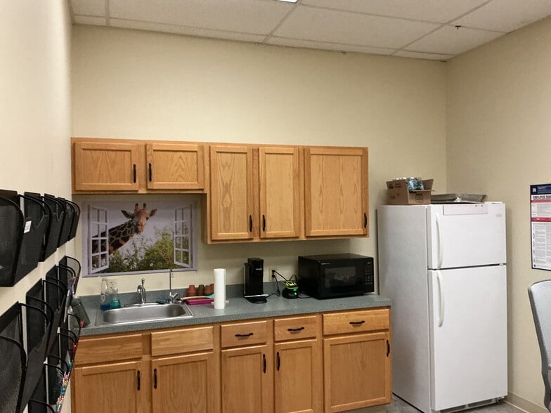 More Photos Of 3520-3528 W Two Mile House Rd, Columbus Office For Sale