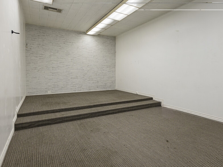 More Photos Of 320-330 E Manchester Blvd, Inglewood Bank For Lease