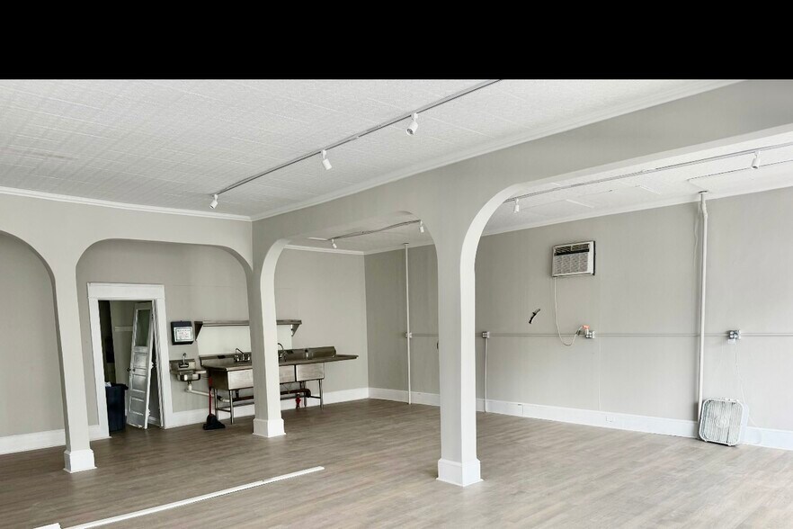 More Photos Of 288 Main St, Pittston General Retail For Sale