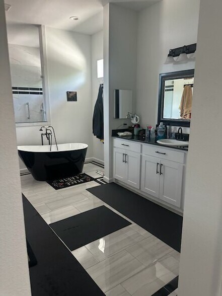 More Photos Of 703 E Oates Rd, Garland Unknown For Lease