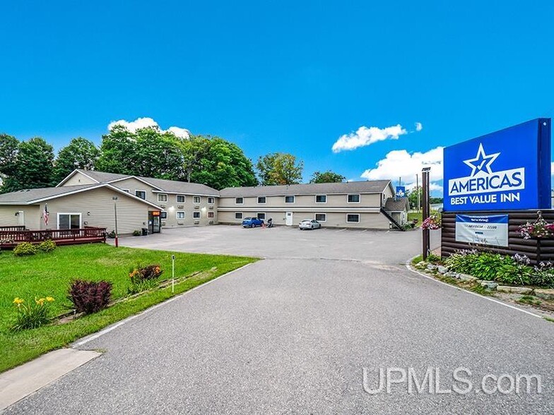 Primary Photo Of 1010 State Highway M-28 East, Marquette Hotel For Sale