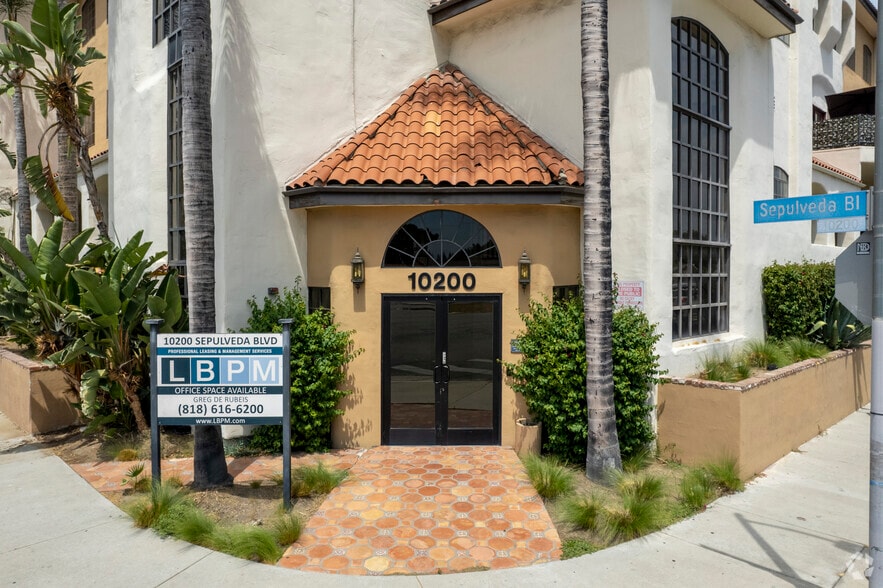 More Photos Of 10200 Sepulveda Blvd, Mission Hills Office For Lease