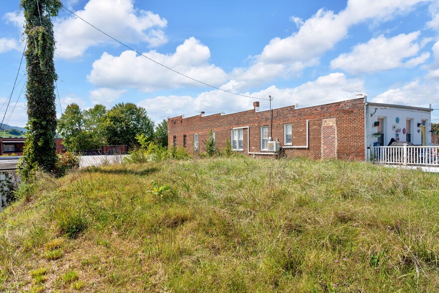 More Photos Of 333 Sullivan St, Kingsport Storefront For Sale