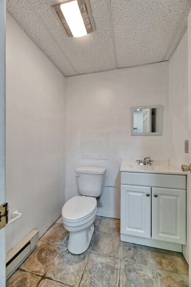 More Photos Of 62 Southgate Blvd, New Castle Warehouse For Lease