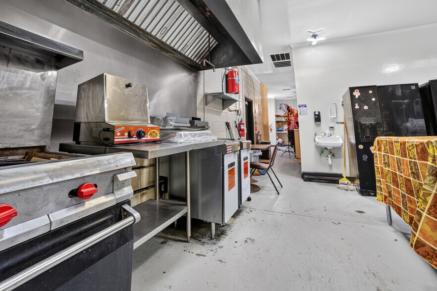 More Photos Of 1030 Dry Branch Rd, Hopkins General Retail For Sale