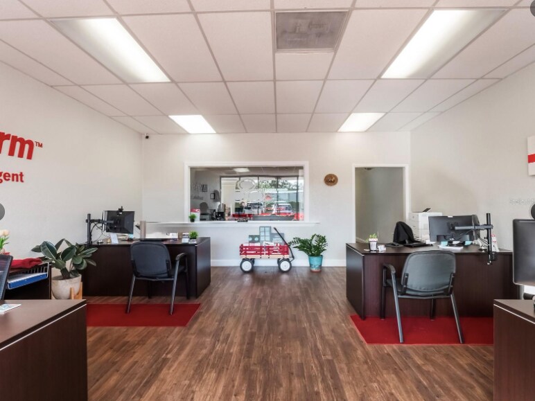More Photos Of 3800-3822 Edgewater Dr, Orlando Unknown For Lease