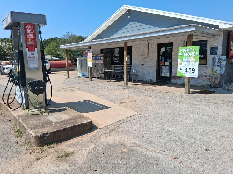 Primary Photo Of 2013 Tennessee St, Westpoint General Retail For Sale