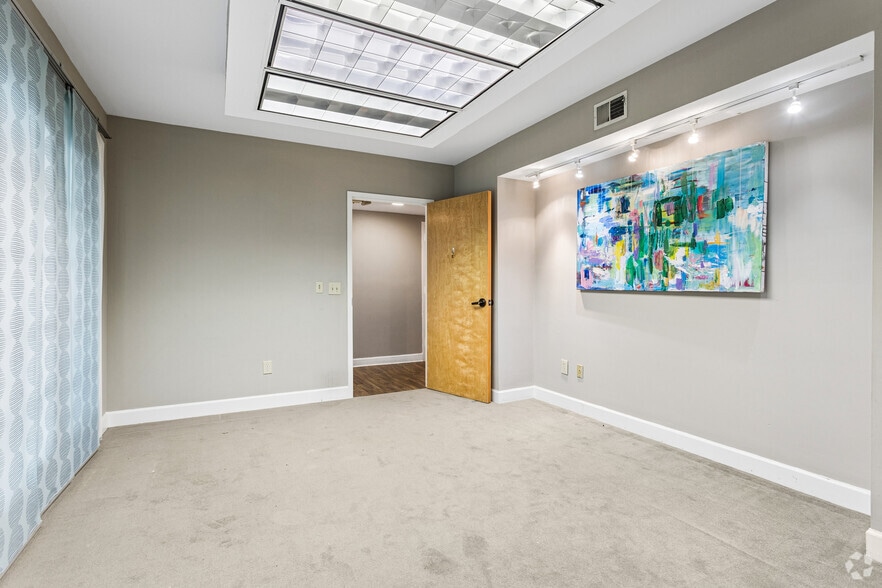 More Photos Of 1708 Peachtree St NW, Atlanta Medical For Sale