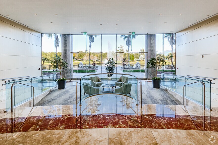 More Photos Of 400 Colonial Center Pky, Lake Mary Office For Lease