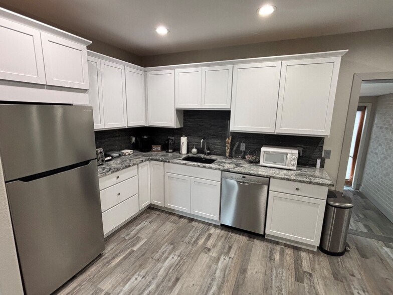 More Photos Of 515 Jerry St, Castle Rock Office For Sale