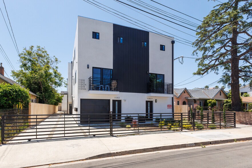 Primary Photo Of 11314 Martha St, North Hollywood Apartments For Sale