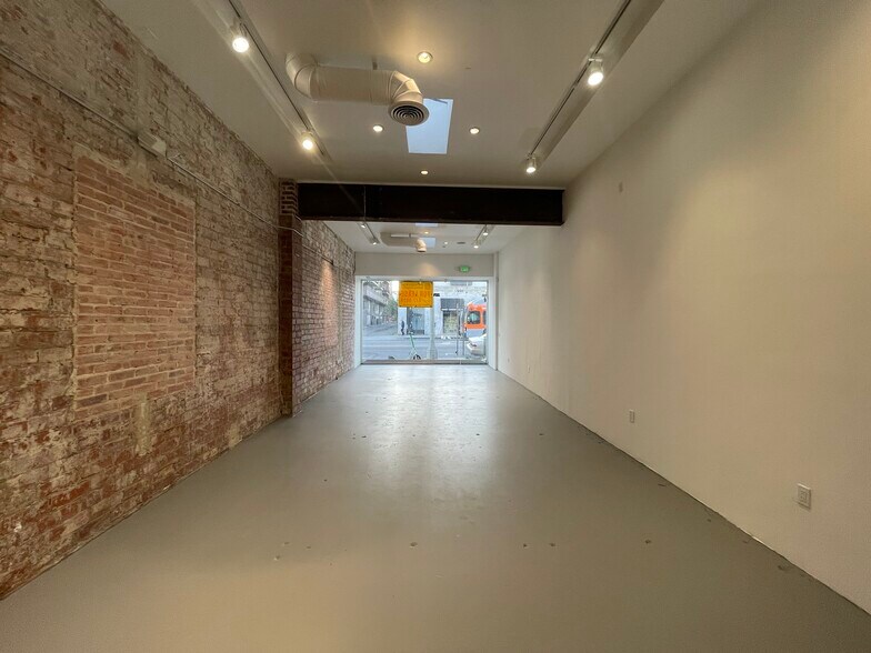 More Photos Of 320-322 S Robertson Blvd, Los Angeles Storefront For Lease