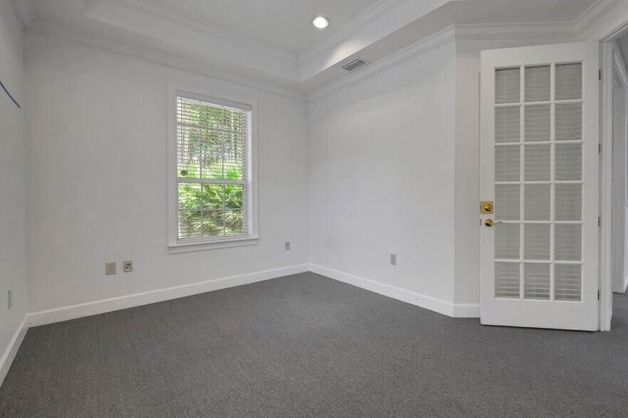More Photos Of 7700 Square Lake Blvd, Jacksonville Office For Lease