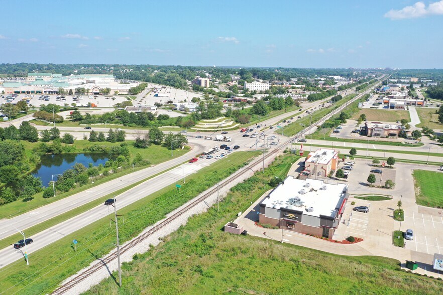 More Photos Of 746 Coral Ridge Ave, Coralville General Retail For Sale