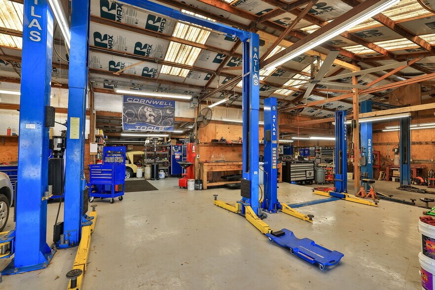 More Photos Of 17163 Rabon Chapel Rd, Montgomery Service For Sale