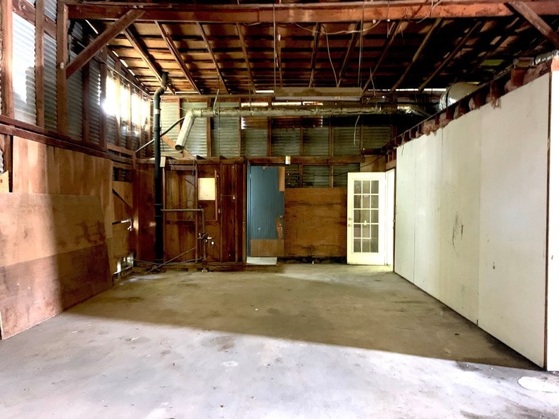 More Photos Of 3613 Lumberdale Rd, Houston Warehouse For Lease