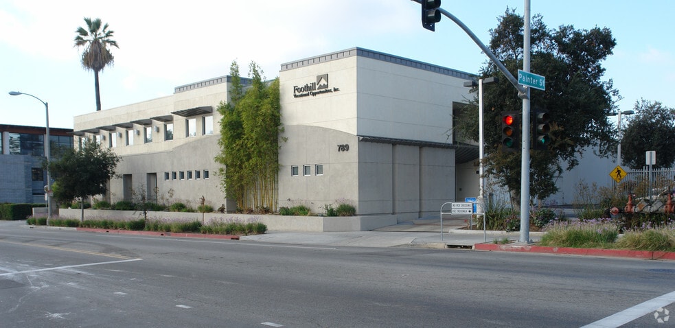 More Photos Of 789 Fair Oaks Ave, Pasadena Light Distribution For Lease