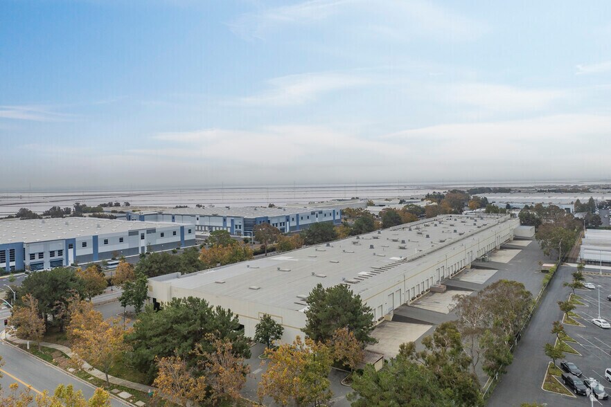 More Photos Of 7411 Central Ave, Newark Manufacturing For Lease