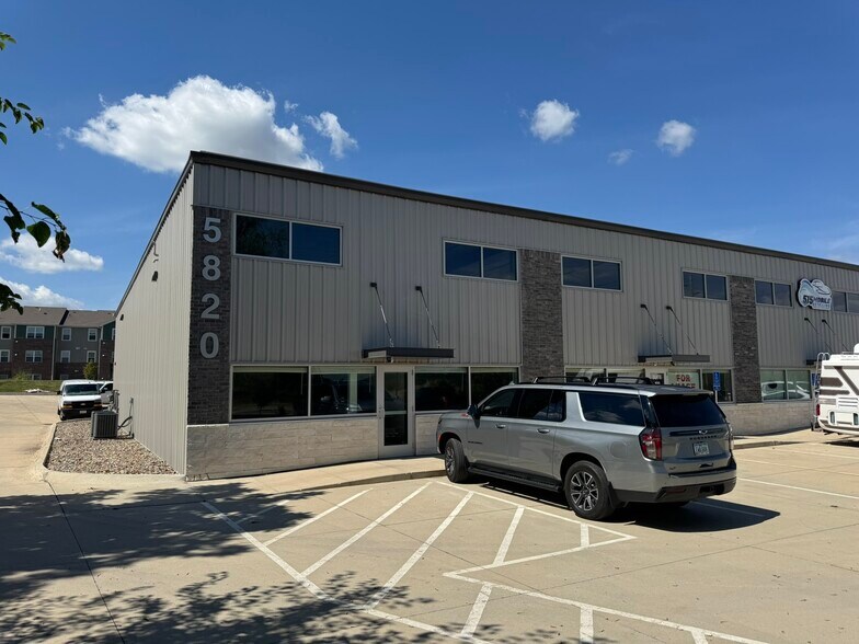 More Photos Of 5820 NW Beaver Dr, Johnston Flex For Lease