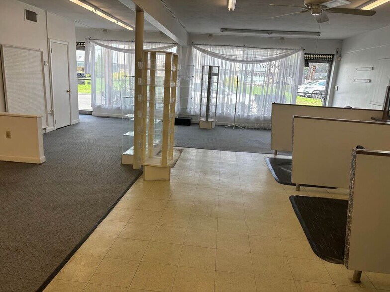 More Photos Of 73-77 Connecticut Blvd, East Hartford Freestanding For Lease