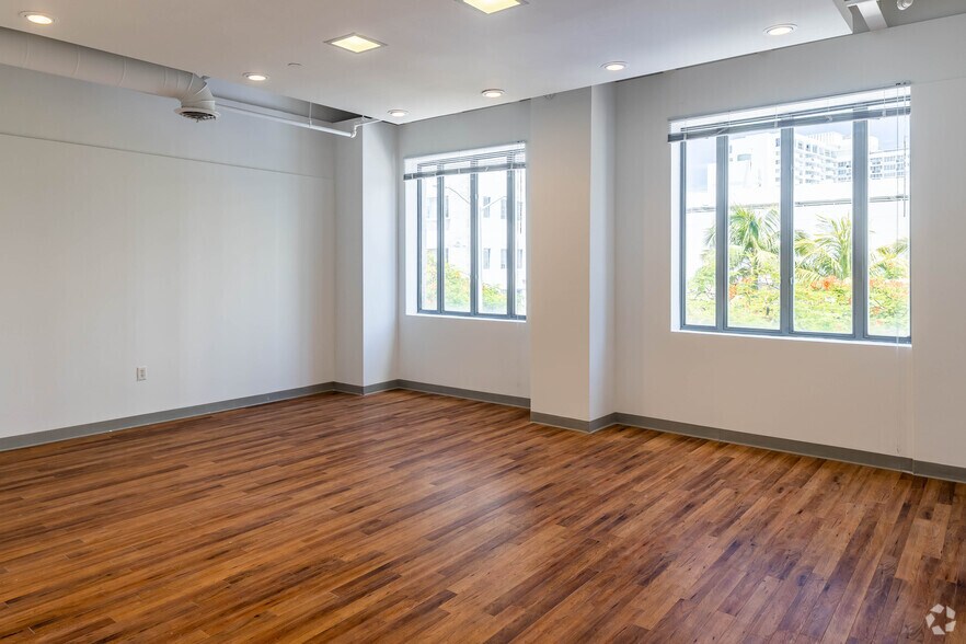 More Photos Of 420 Lincoln Rd, Miami Beach Loft Creative Space For Lease