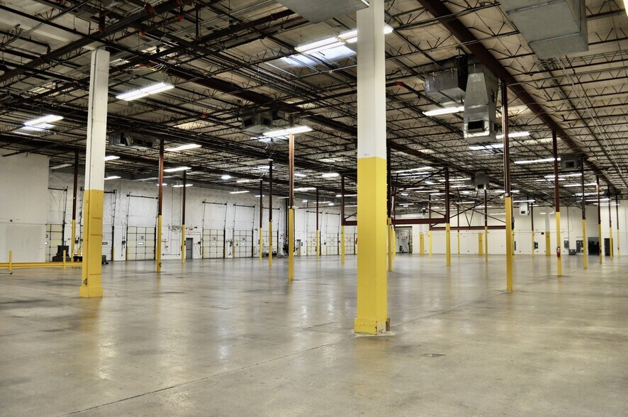 More Photos Of 2214 Braker Ln, Austin Distribution For Lease