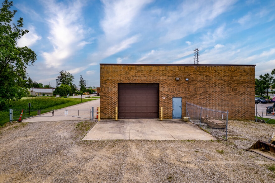 More Photos Of 9552 York Alpha Dr, North Royalton Service For Sale