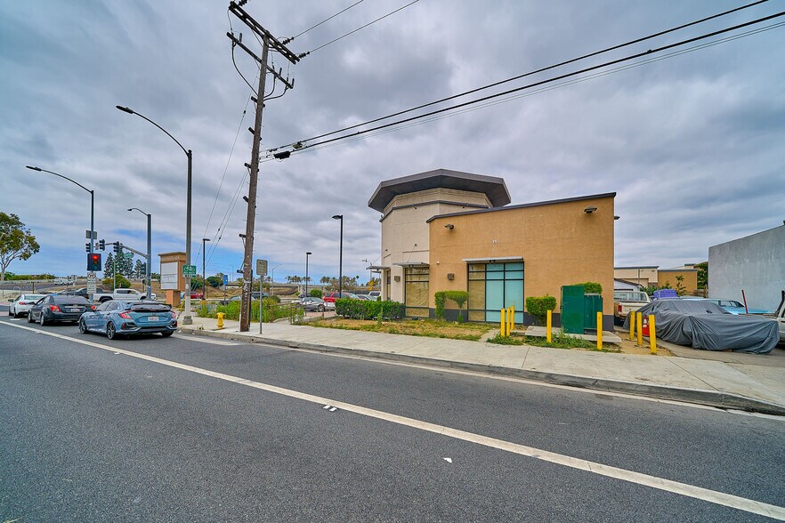 More Photos Of 11759 Carson St, Lakewood Convenience Store For Sale