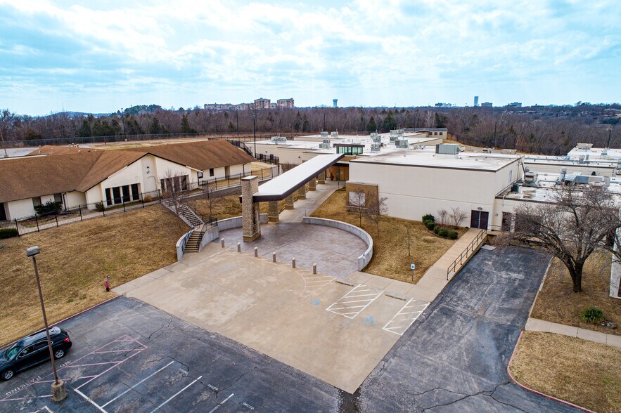 More Photos Of 6262 S Sheridan Rd, Tulsa Hospital For Sale