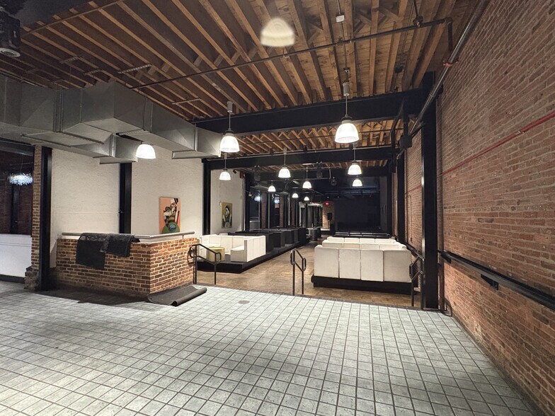 More Photos Of 316-318 Guilford Ave, Baltimore Bar For Sale