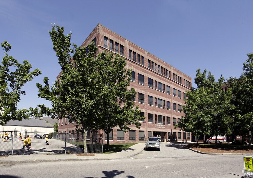 Primary Photo Of 33 Bartlett St, Lowell Medical For Sale