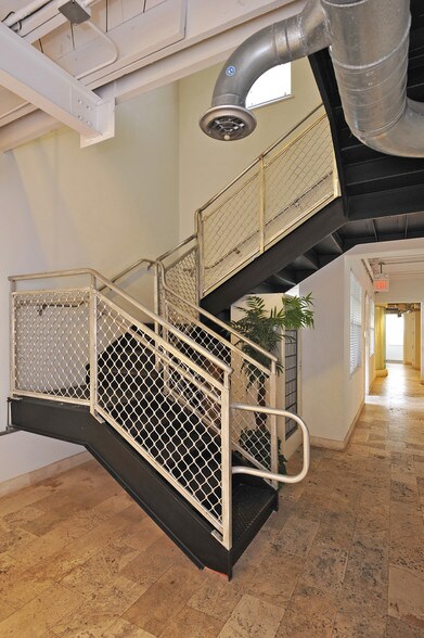 More Photos Of 530 11th St, Miami Beach Loft Creative Space For Sale
