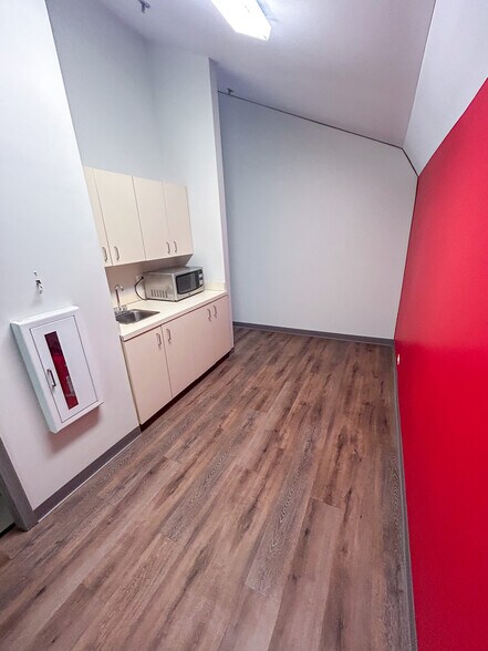 More Photos Of 30 N Lincoln St, Batavia Office For Lease