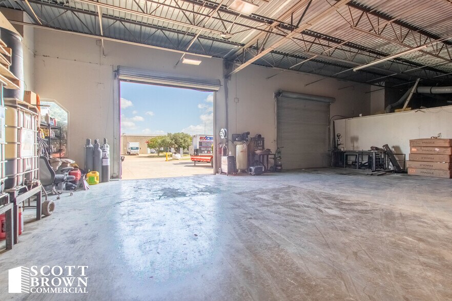 More Photos Of 10810 Alder Cir, Dallas Light Manufacturing For Lease
