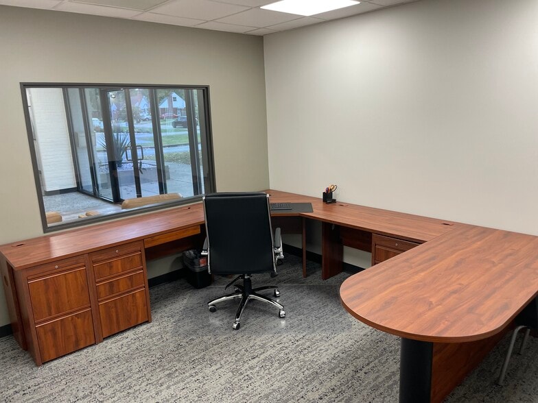 More Photos Of 3060 Valleywood Dr, Kettering Flex For Lease