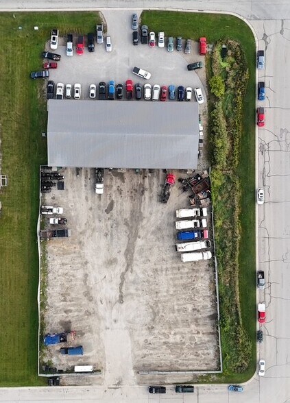 More Photos Of 1120 Pearl St, Seymour Township Warehouse For Lease