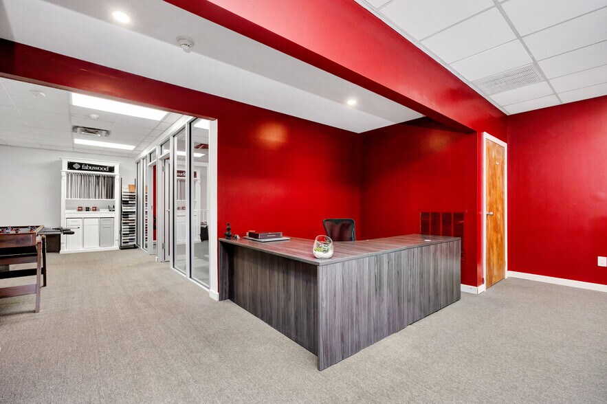 More Photos Of 429 W Main St, Patchogue Freestanding For Lease